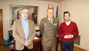 El Subdelegado de Defensa, José Ramón de Cea, visita Caudete para informar sobre las actividades que desarrollan en la provincia