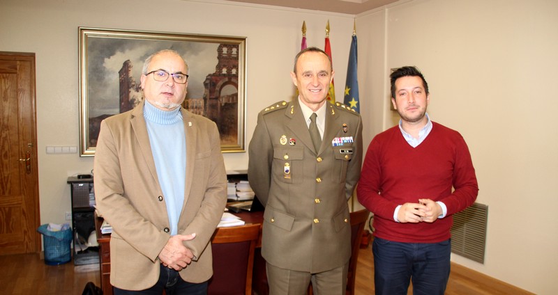 Lee más sobre el artículo El Subdelegado de Defensa, José Ramón de Cea, visita Caudete para informar sobre las actividades que desarrollan en la provincia