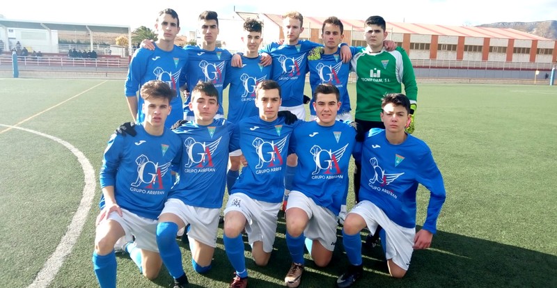 Lee más sobre el artículo Triste derrota del C.D. Caudetano en Balazote por 1 – 0 y empate a uno del Juvenil ante el E.F.B. Almansa A