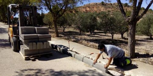 Lee más sobre el artículo Siguen las obras de acerado en el Camino del Cementerio, que estará dotado también de iluminación