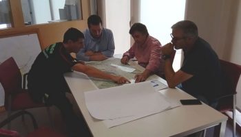 Los bomberos del SEPEI se reúnen con técnicos municipales para establecer estrategias de prevención, mientras el Ayuntamiento continúa visitando zonas afectadas por la DANA