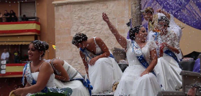 En este momento estás viendo Fotos | Intensa jornada festera la de ayer, que culminó con un magnífico desfile de La Entrada