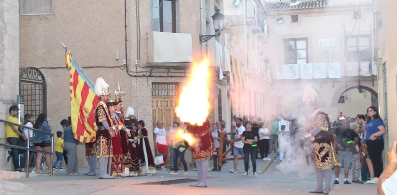 Lee más sobre el artículo Fotos | La Procesión General con la Patrona de Caudete fue más larga que la del pasado año