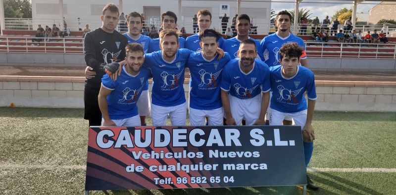 En este momento estás viendo Encomiable victoria del C.D. Caudetano por 4 – 2 ante el Casasimarro, con dobletes de Pinto y Mario Marco