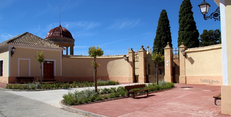 Lee más sobre el artículo Este año habrá de nuevo servicio de autobús gratuito para visitar el Cementerio los días 1 y 2 de noviembre