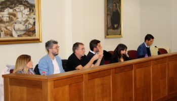 Los grupos de la oposición expresan su malestar por la no celebración del Pleno Ordinario de este mes