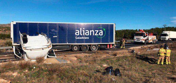 Lee más sobre el artículo Un herido como consecuencia del accidente de un camión en los Altos de Yecla