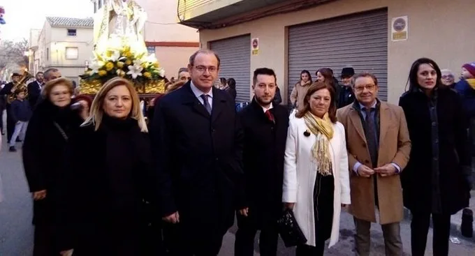 Lee más sobre el artículo Antonio Martínez y Javier Sánchez Roselló asistieron a la Procesión con la Imagen del Niño Jesús para apoyar la declaración de Interés Turístico Regional de esta festividad