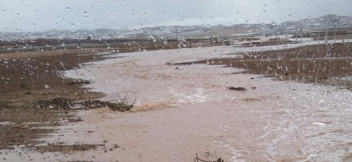 En este momento estás viendo Varias carreteras cortadas por acumulación de agua en el término de Caudete