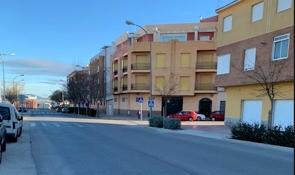 Lee más sobre el artículo El PSOE pide al Equipo de Gobierno que regule con semáforos el cruce de la Avenida de Villena con la calle La Zafra