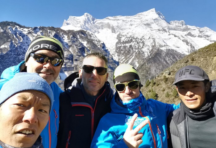 En este momento estás viendo La expedición caudetana está a punto de iniciar el ascenso al Ama Dablam