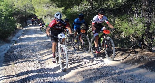 En este momento estás viendo Nieves Giménez, imparable, ganó la sexta prueba del XIV Circuito Provincial de BTT celebrada en Tobarra