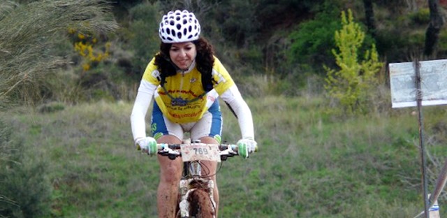 Lee más sobre el artículo Gran victoria de Nieves Giménez en la carrera de Almansa del Circuito Provincial de BTT