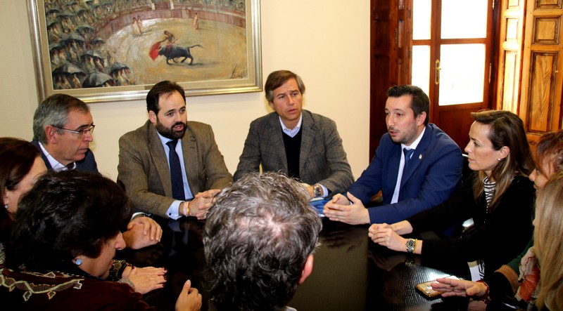 Lee más sobre el artículo El presidente del PP-CLM y el vicesecretario de Política Territorial, González Terol, se han reunido en Caudete con el Equipo de Gobierno local