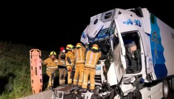 Un fallecido y dos heridos en un accidente entre dos camiones en el término de Villena