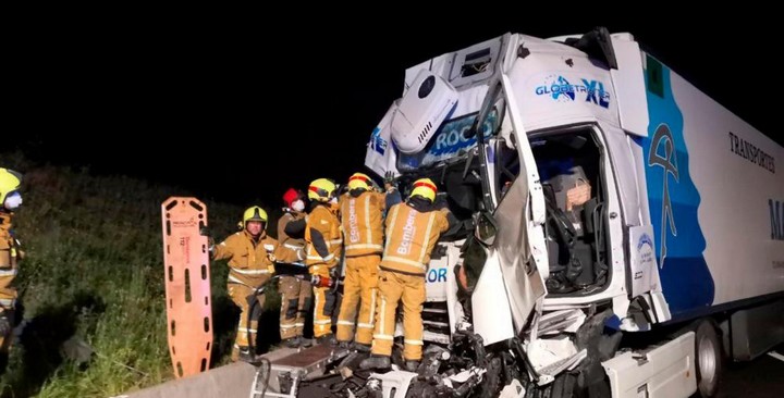 Lee más sobre el artículo Un fallecido y dos heridos en un accidente entre dos camiones en el término de Villena