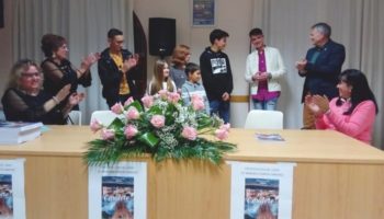 Manuela García dona los beneficios de su nuevo libro a la Asociación Cultural Amigos de la Música de Caudete