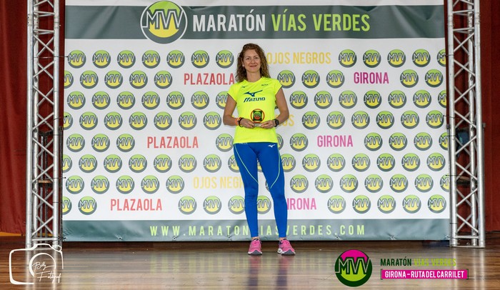 Lee más sobre el artículo Natacha López ganó el Maratón Vías Verdes de Girona en un nuevo reto para recaudar fondos por la investigación contra el cáncer