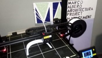 Dos empresas de Caudete están construyendo viseras de protección contra el coronavirus con una impresora 3D