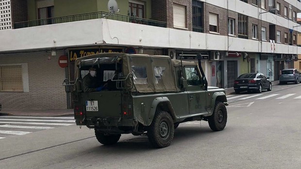 En este momento estás viendo El Ejército patrulla de nuevo las calles de Caudete por el Estado de Alarma