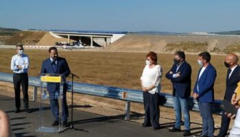 Ábalos inaugura un tramo de autovía en el término de Caudete y no se invita al Ayuntamiento
