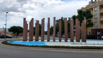 El personal de Parques y Jardines está terminando de acondicionar y pintar las fuentes del municipio