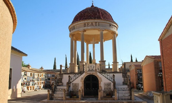 Lee más sobre el artículo Se han reanudado las misas mensuales del Cementerio Municipal de Caudete