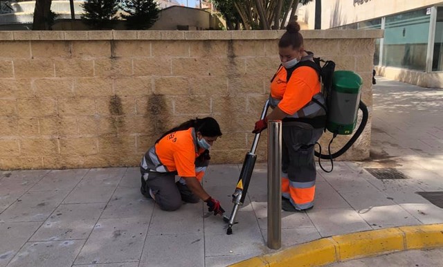 Lee más sobre el artículo Una iniciativa municipal pretende eliminar los chicles de las aceras y parques de Caudete