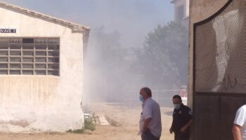 Se ha declarado un pequeño incendio en un almacén de la Avenida de Valencia de Caudete
