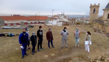 Voluntarios caudetanos han colaborado en la excavación arqueológica que se desarrolla en el Castillo