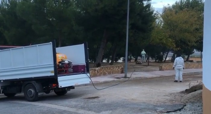 En este momento estás viendo El Ayuntamiento de Caudete realiza un tratamiento preventivo para evitar la procesionaria en los pinos