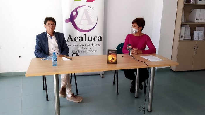 En este momento estás viendo Manuel Huesca Ortuño presentó su libro, ‘Desde el silencio de mi voz’, en la sede de ACALUCA