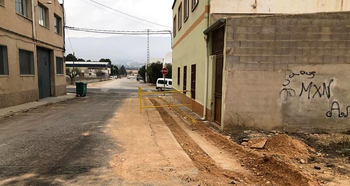 Lee más sobre el artículo Las recientes obras llevadas a cabo en la red de agua potable consiguen elevar de 1 a 3,5 atmósferas la presión del agua en la calle San Luis y Puertas de Santa Ana