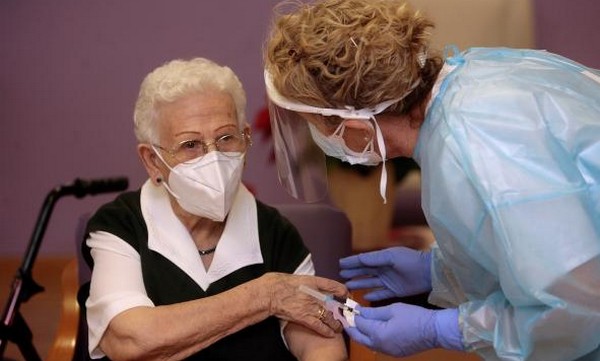 Lee más sobre el artículo Ayer empezó en nuestro país la administración de la vacuna contra el coronavirus