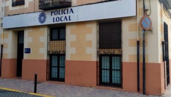 Fallece un hombre en plena calle Santa Bárbara de Caudete