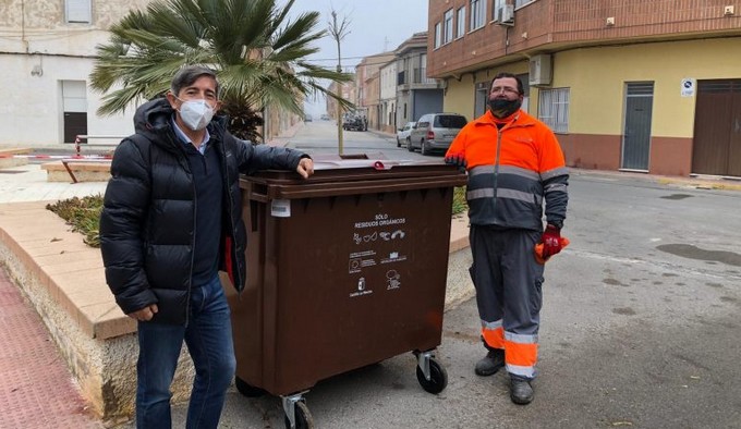 Lee más sobre el artículo Los contenedores marrones ya están instalados en las calles de Caudete y se abrirán con una llave