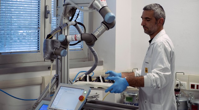 En este momento estás viendo ¿Qué son los cobots y cómo afectarán el futuro de la industria?