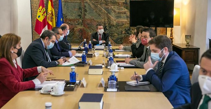 En este momento estás viendo A partir de mañana viernes podrán abrir bares y restaurantes en Caudete y resto de la Comunidad Autónoma