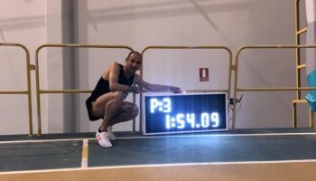 El caudetano Juan Antonio Gil bate el récord de España de 800 metros en Antequera