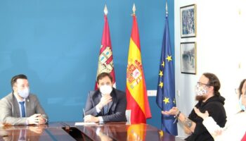 Francisco Núñez, presidente regional del Partido Popular, se ha reunido hoy con empresarios de Caudete