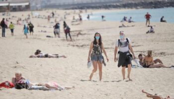 A partir de mañana se endurece el uso de las mascarillas y será obligatoria al aire libre o en la playa