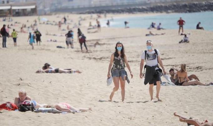 Lee más sobre el artículo A partir de mañana se endurece el uso de las mascarillas y será obligatoria al aire libre o en la playa