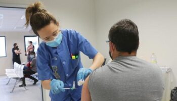 Hoy se empieza a vacunar en Castilla La Mancha a personas de entre 29 y 20 años