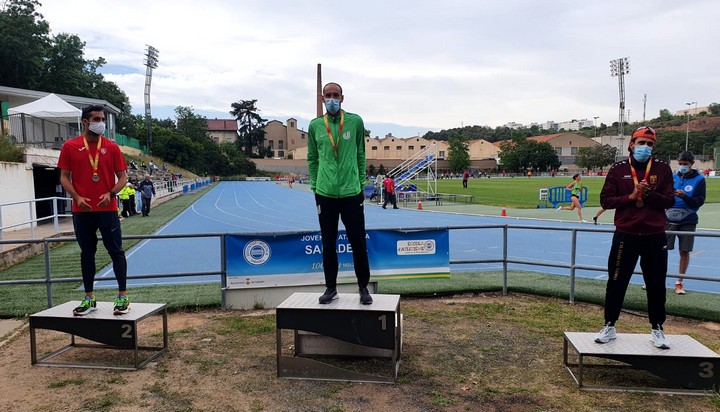 En este momento estás viendo Juan Antonio Gil gana la Milla en Pista y bate el récord de España y de los Campeonatos en Sabadell