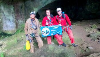 Una expedición del Centro Excursionista Caudete accede al sistema de cuevas Cueto-Coventosa-Cuvera