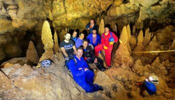 Miembros del Centro Excursionista de Caudete exploraron la excepcional Sima de La Higuera
