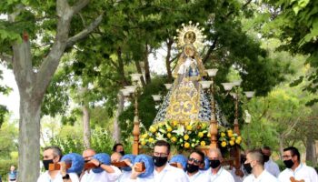 Los caudetanos reciben a su Patrona con el tradicional villancico 'Himno a la Virgen'