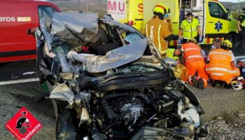 Un herido grave tras la colisión de cuatro turismos y un trailer en la A-31