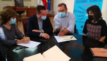 El Ayuntamiento de Caudete va a estudiar mejoras en la normativa municipal para las familias numerosas