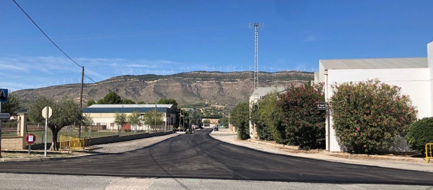 Lee más sobre el artículo Asfaltada la Vereda de Santa Ana, mientras se prepara el alcantarillado y la red de agua potable de la Avenida de Valencia